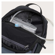 Load image into Gallery viewer, Oakley Seeker Traverse RC 13L Hydra Bag - Blackout