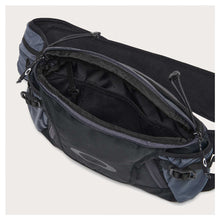 Load image into Gallery viewer, Oakley Seeker Traverse RC 13L Hip Pack - Blackout
