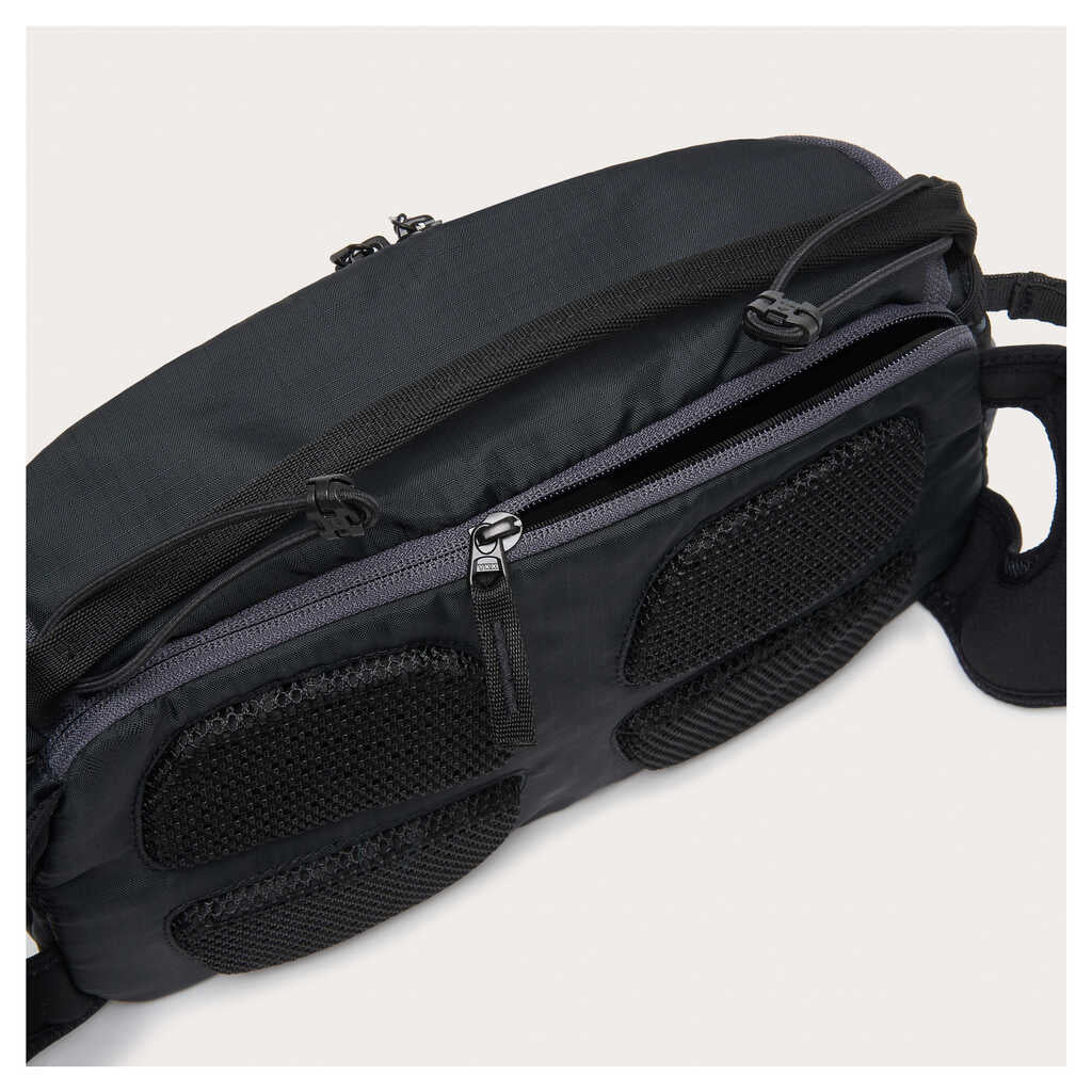 Oakley Seeker Traverse RC 13L Hip Pack - Blackout