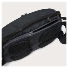 Load image into Gallery viewer, Oakley Seeker Traverse RC 13L Hip Pack - Blackout