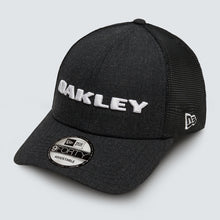Load image into Gallery viewer, Oakley Heather New Era Hat Blackout