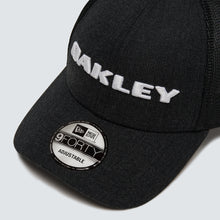 Load image into Gallery viewer, Oakley Heather New Era Hat Blackout