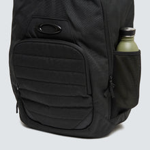 Load image into Gallery viewer, Oakley Enduro 25L 4.0 Backpack - Blackout