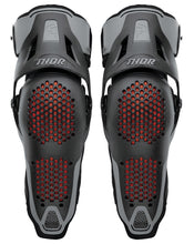 Load image into Gallery viewer, Thor Sentinel LTD Black Knee Guards